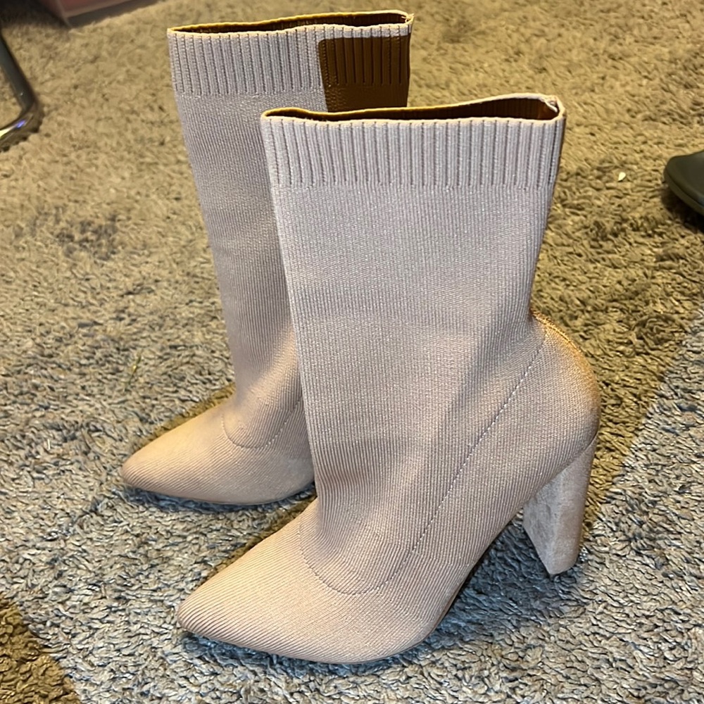Forever 21 ankle heeled booties